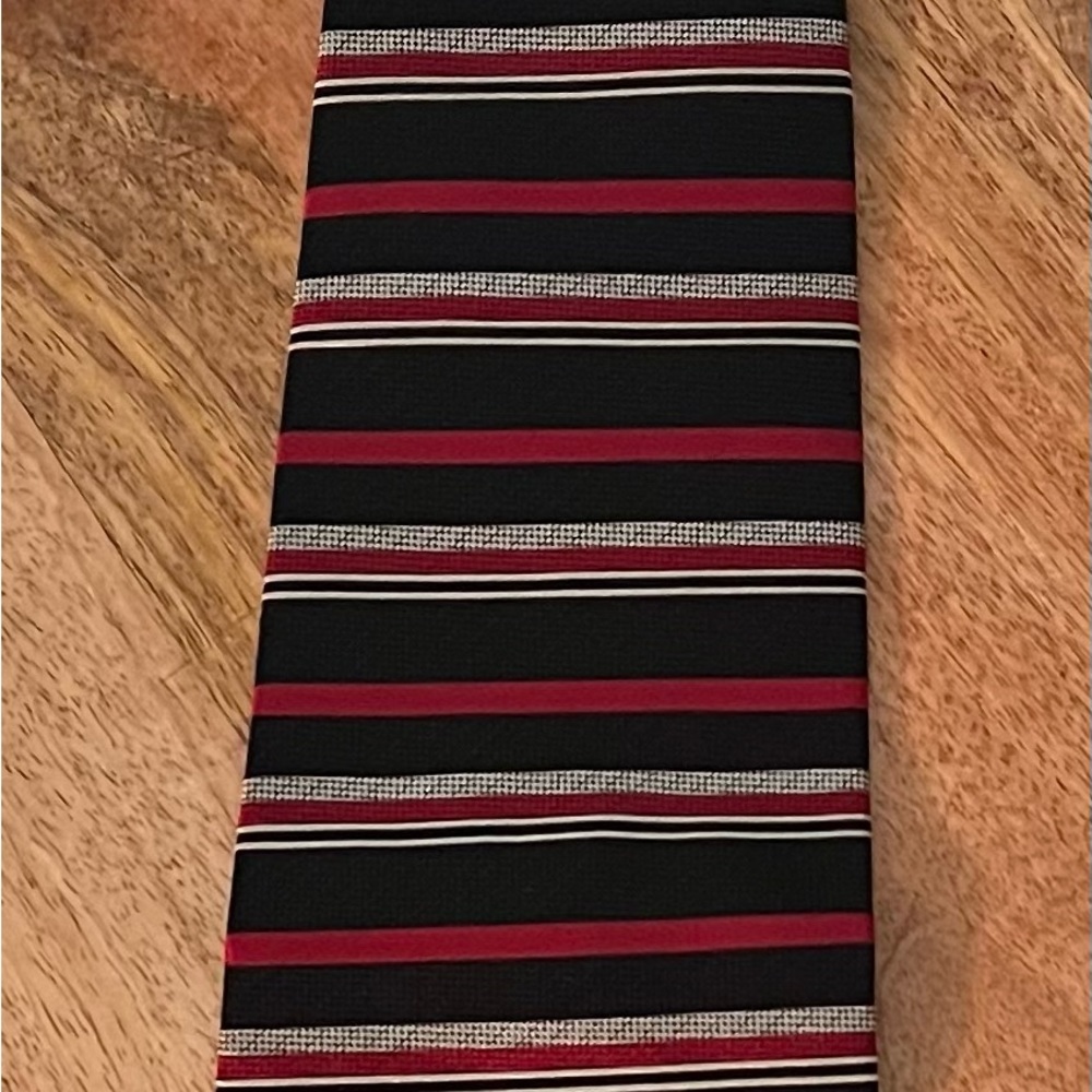 JOS A. BANK MEN’S BLACK, RED, GRAY, & WHITE 100% SILK NECKTIE/PRE-OWNED/STANDARD